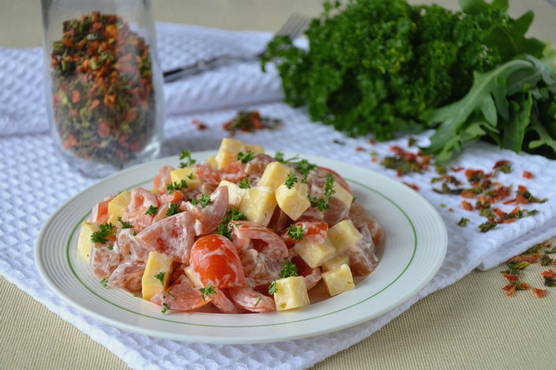 Салат с копченой курицей без майонеза