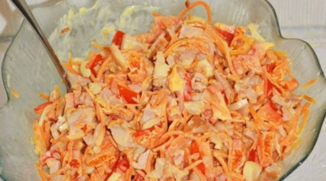 Салат с копченой курицей и корейской морковью