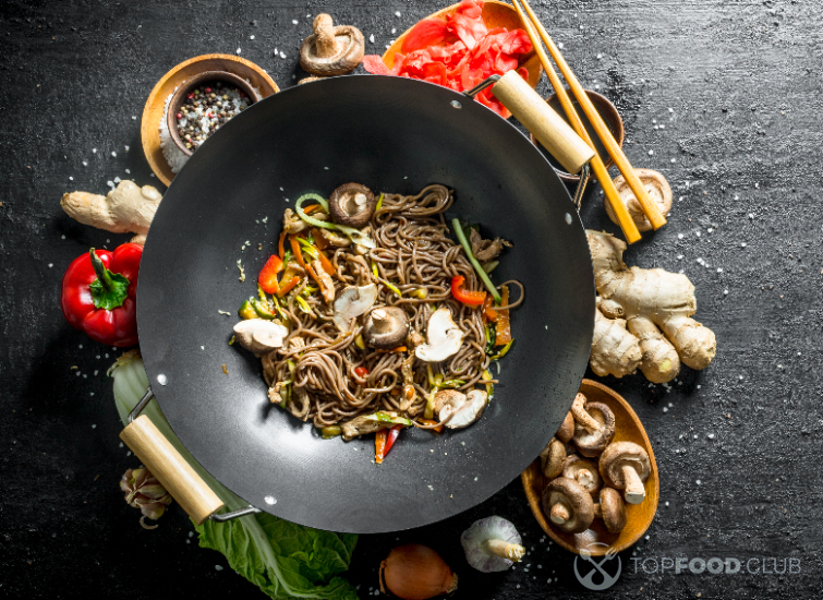 Гречневая лапша с овощами и грибами