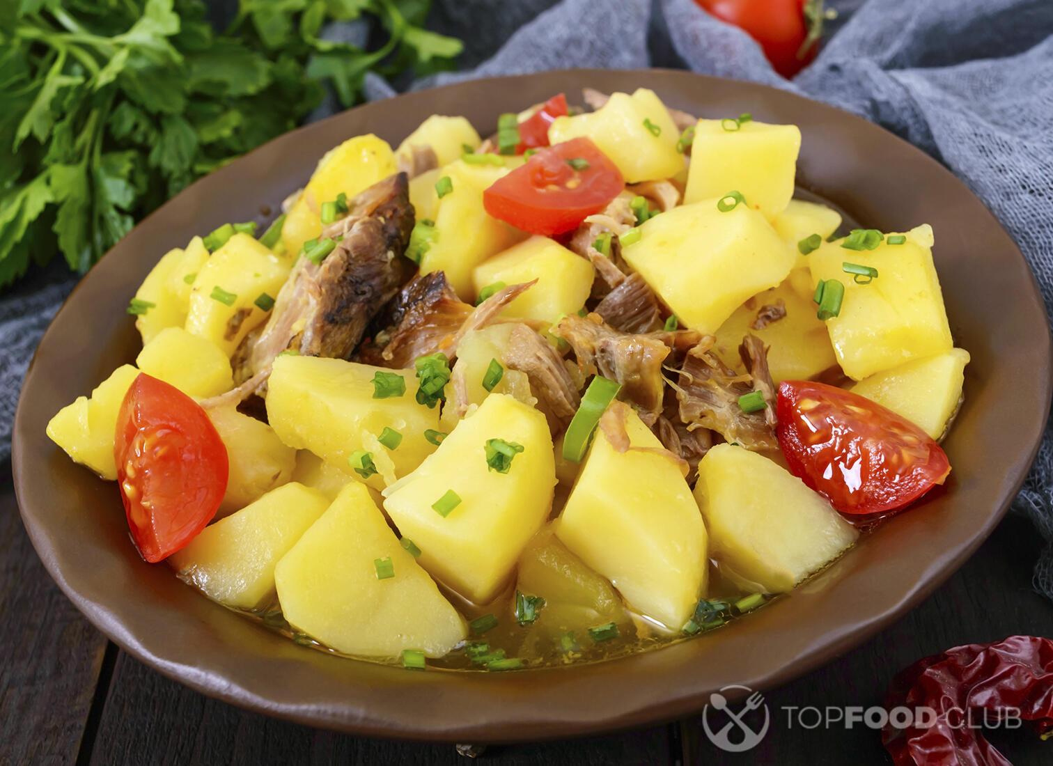 Картофель с тушёнкой на пару
