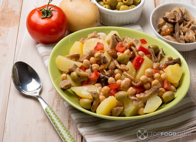 Салат с картофелем и грибами